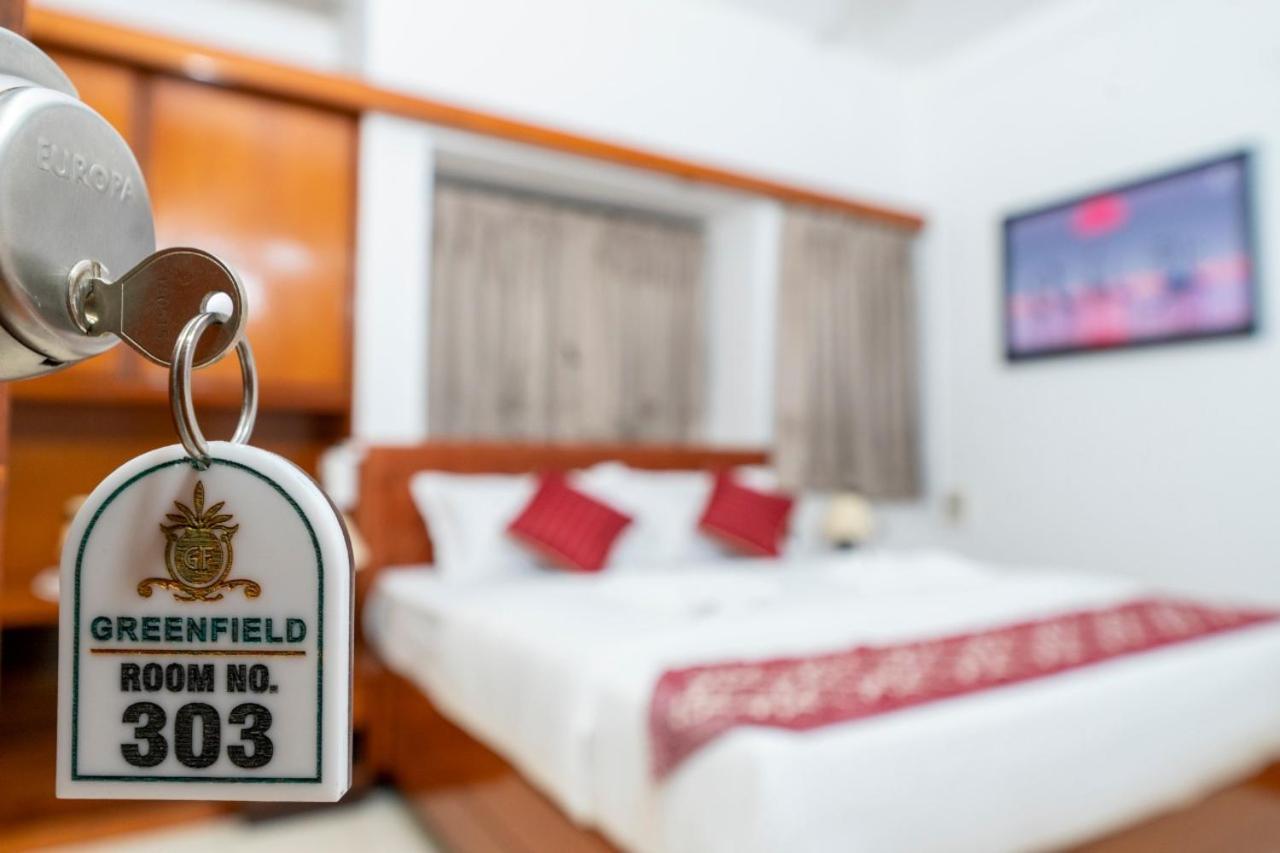 Hotel Green Field Satara Exteriör bild